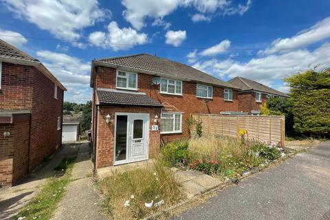 3 bedroom semi-detached house to rent, Kingston Road, Hp13