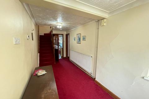 3 bedroom semi-detached house to rent, Kingston Road, Hp13