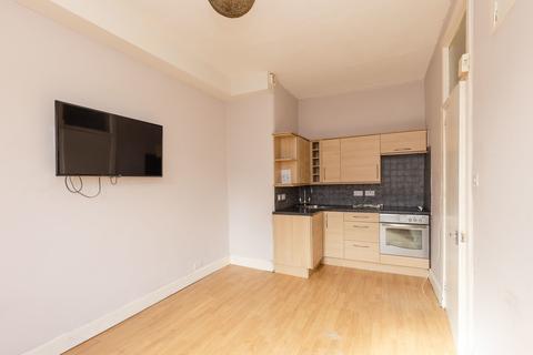 10/7 Dalgety Avenue, Edinburgh, EH7 5UE