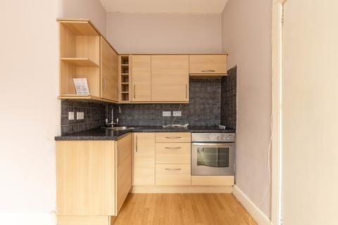 10/7 Dalgety Avenue, Edinburgh, EH7 5UE