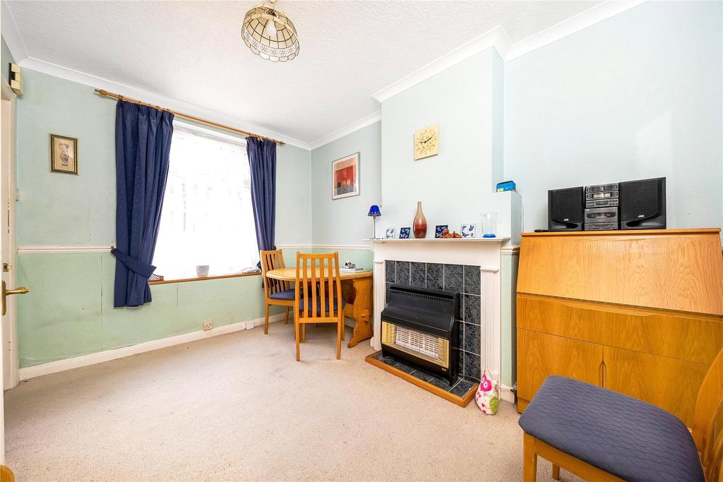Magpie Hall Lane, Bromley, Kent, BR2 3 bed semidetached house £475,000