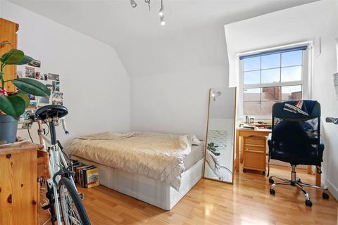 4 bedroom apartment to rent, Earnshaw House, Percival Street, EC1V