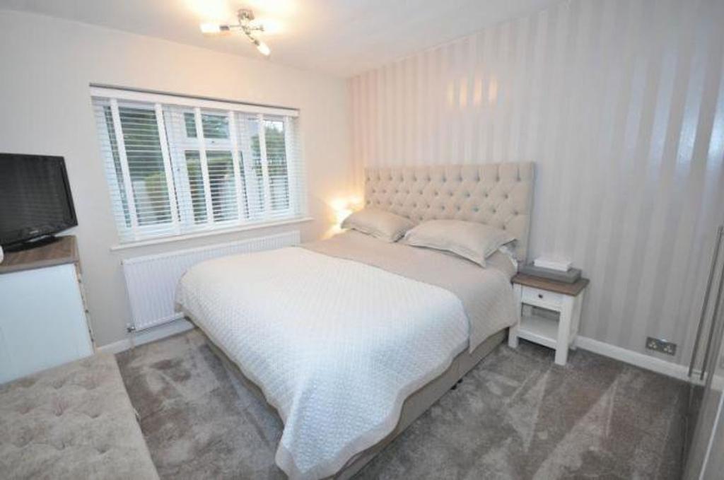 Pinewood Green, Iver, SL0 2 bed £330,000