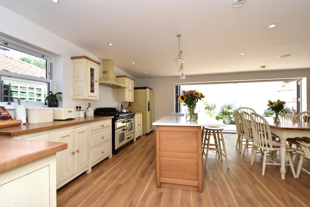 Gates Green Road West Wickham BR4 4 bed detached house £1,050,000