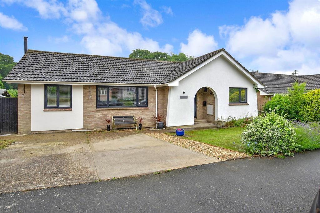 Oaklands Close, Fishbourne, Isle of Wight 2 bed detached bungalow for