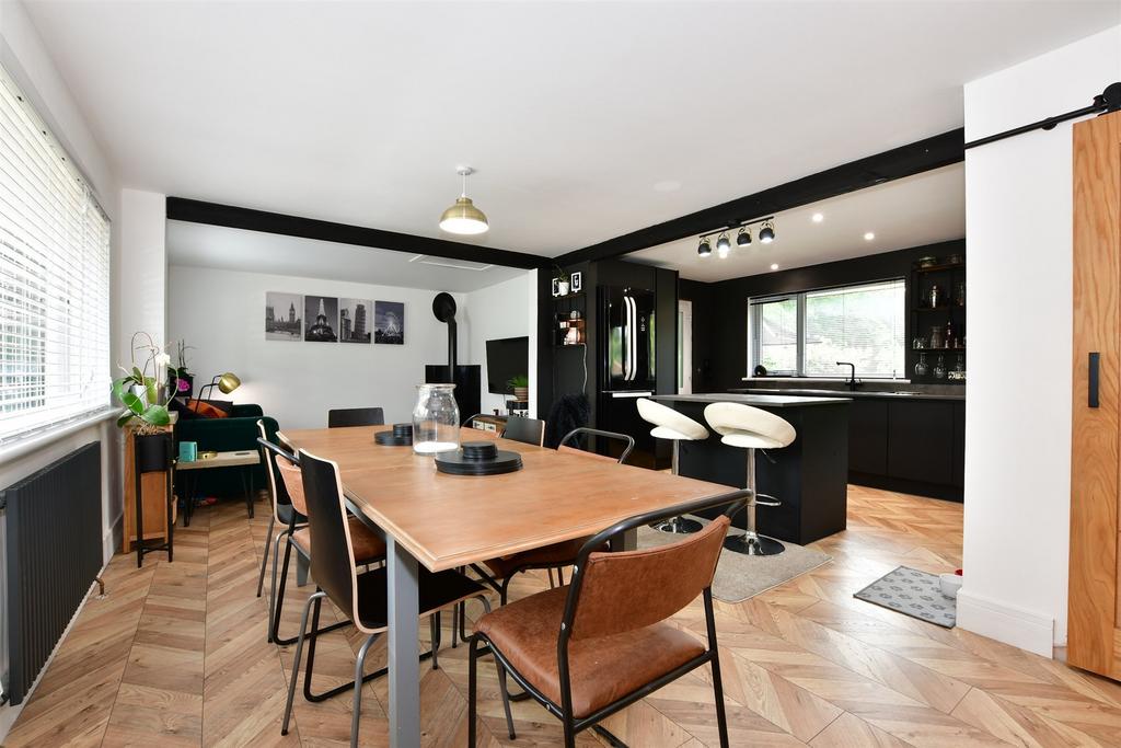 Oaklands Close, Fishbourne, Isle of Wight 2 bed detached bungalow for
