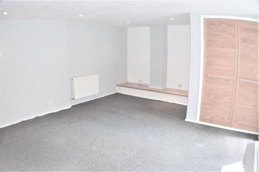 Spacious Studio Flat   All Bills Included   Separ