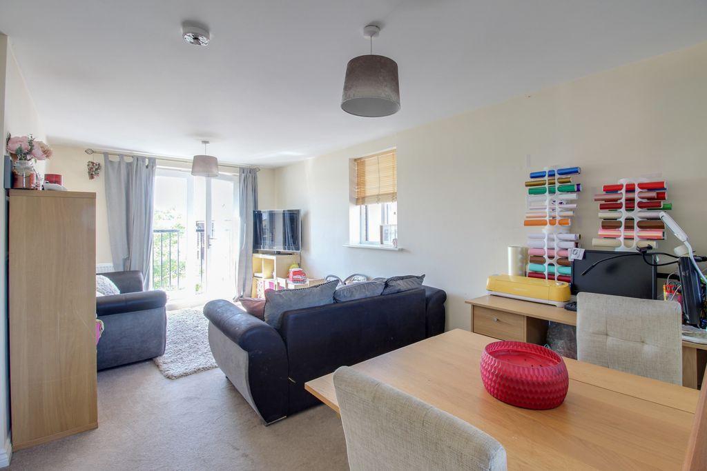 Osprey Drive, Leighton Buzzard Lu7 4bx 2 Bed Flat - £180,000