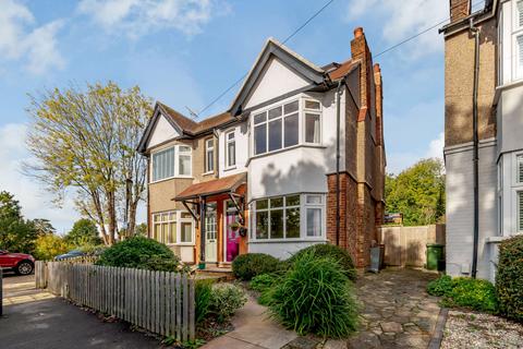 4 bedroom semi-detached house for sale - Kingsley Road, Pinner, Middlesex, HA5
