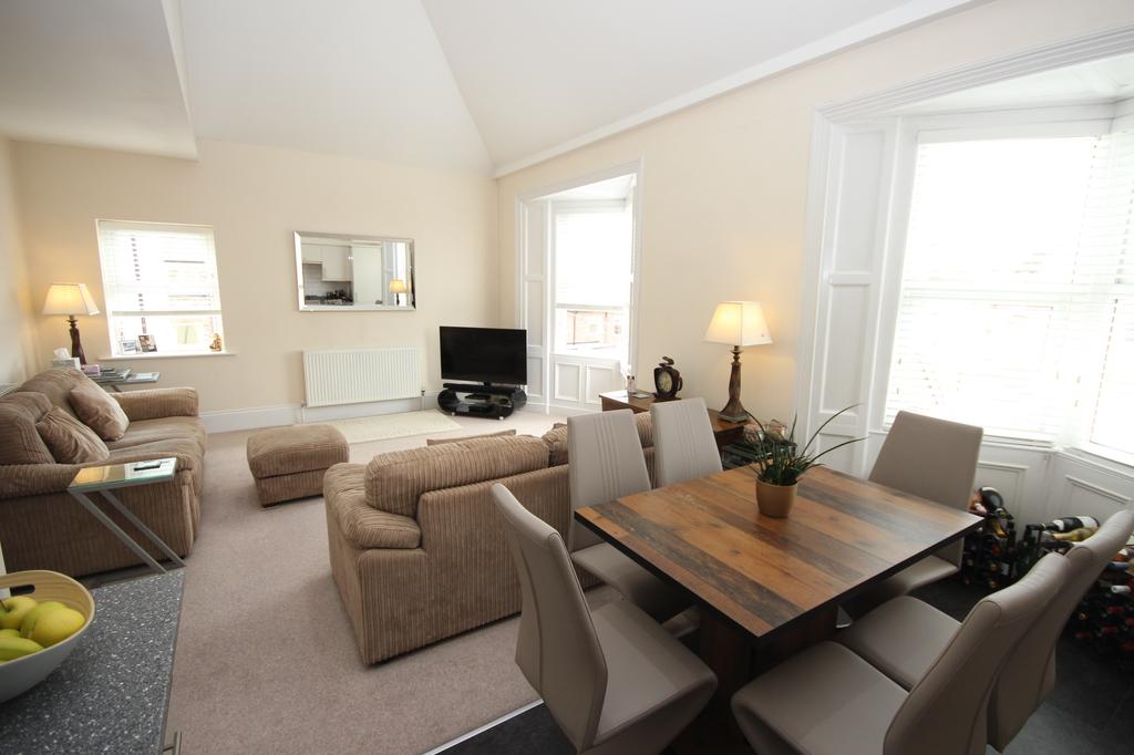 Beverley Terrace, Cullercoats, North... 2 bed flat £300,000
