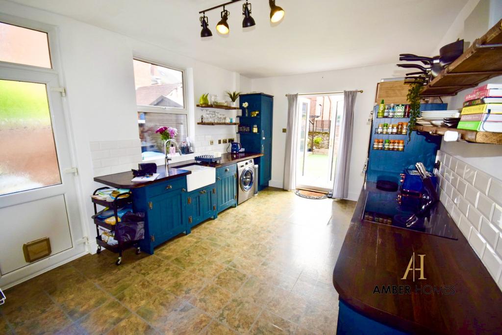 Cressy Road, Alfreton, Derbyshire... 4 bed semidetached house £220,000