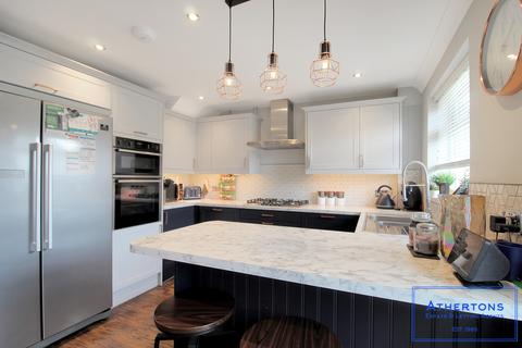 14 Charlton Close, Bournemouth, BH9 3QE