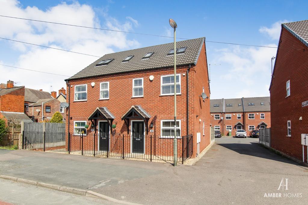 Quarry Way, Somercotes, Alfreton, Derbyshire, DE55 4DU 3 bed semi