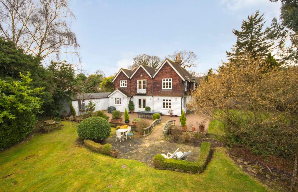 Woodhall Road, Pinner, HA5 5 bed detached house £1,750,000