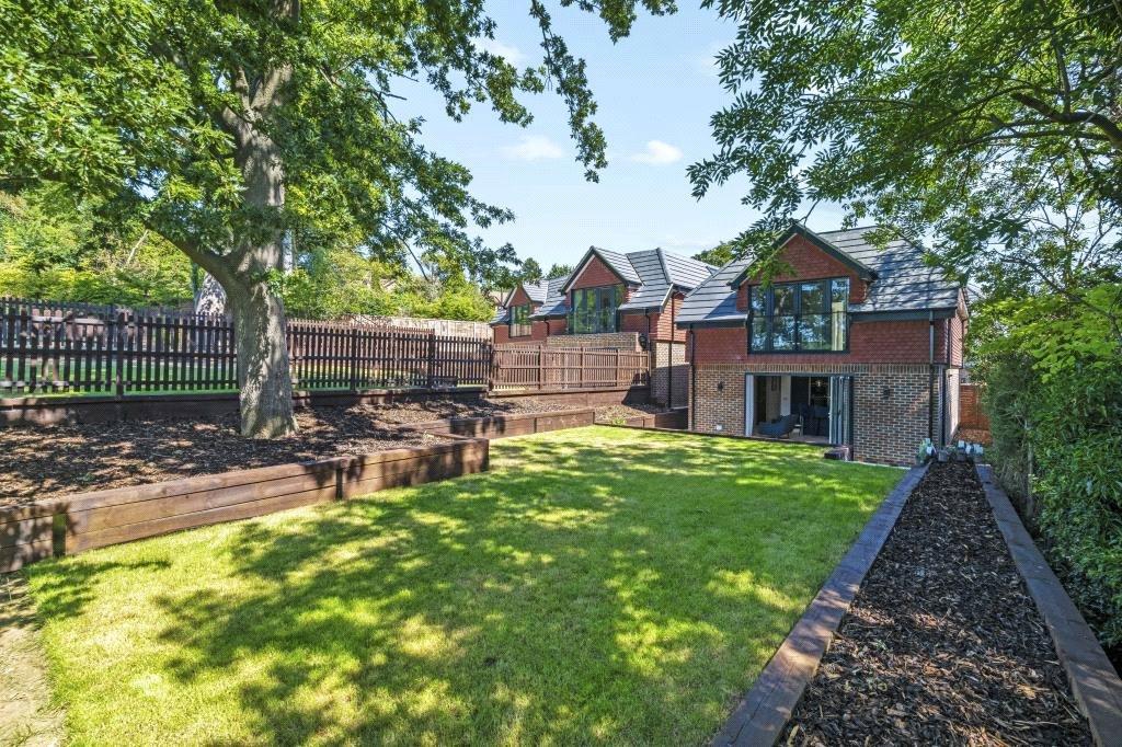 Barna Close, Coulsdon, Surrey, CR5 3 bed detached house for sale £750,000
