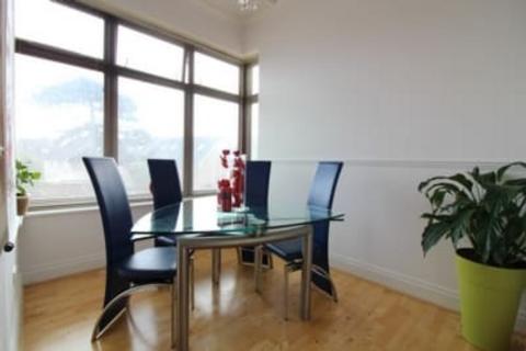 2 bedroom flat for sale, Grosvenor Manor, DA5 2BJ