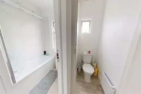 1 bedroom terraced house to rent, Crawley Road