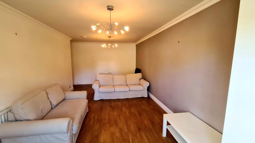 Rattray Grove, Greenbank, Edinburgh... 1 bed flat £1,100 pcm (£254 pw)