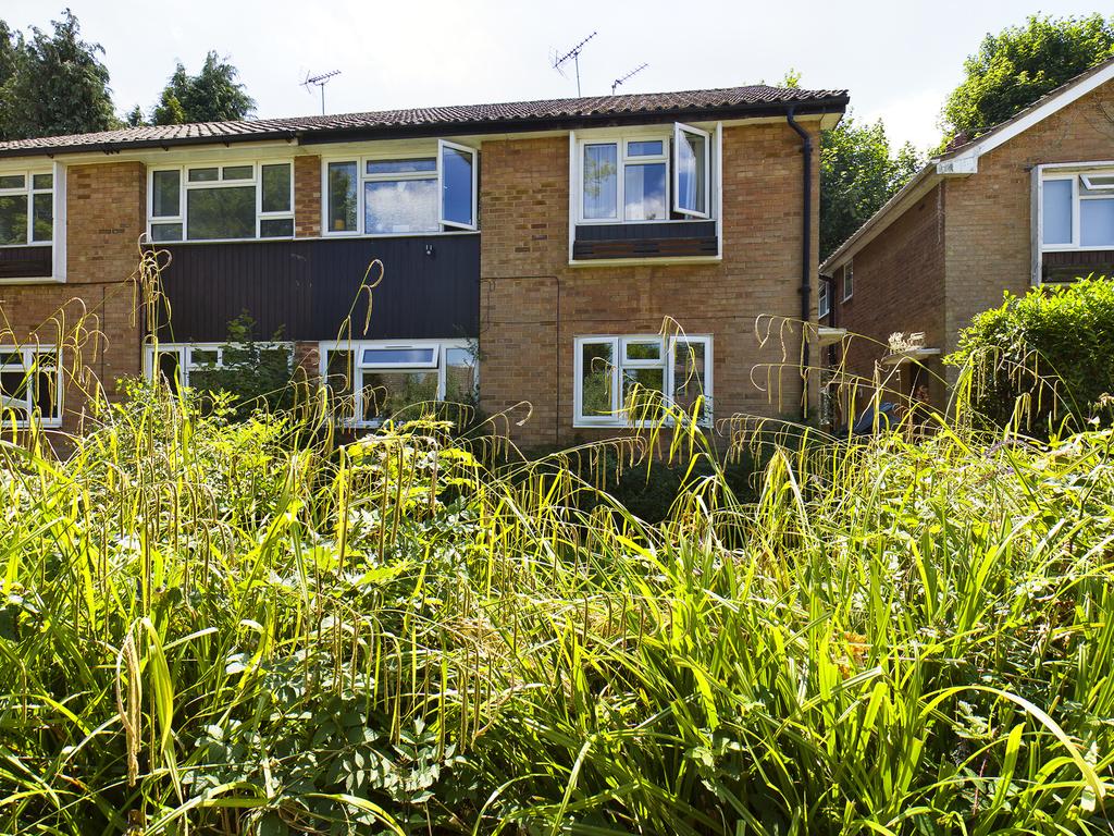 Hilda Vale Close, Orpington, BR6 2 bed £1,350 pcm (£312 pw)