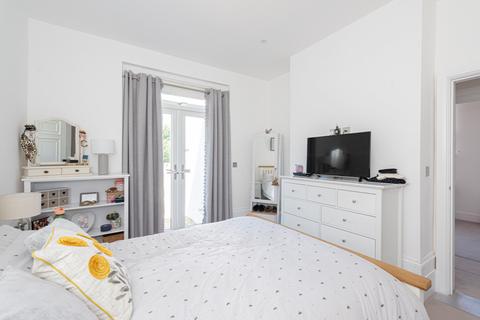 22a Worple Road, Epsom, KT18 5EF