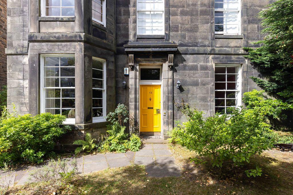 13 Bonnington Terrace, Trinity, Edinburgh, EH6 4BP 4 bed ground floor