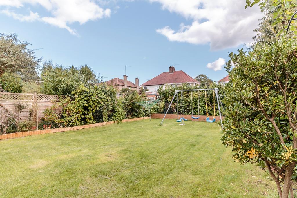 The Avenue, Pinner, HA5 4 bed semidetached house for sale £865,000