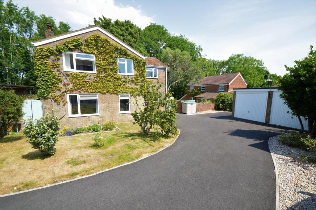 Lytchett Matravers 4 bed detached house £1,850 pcm (£427 pw)