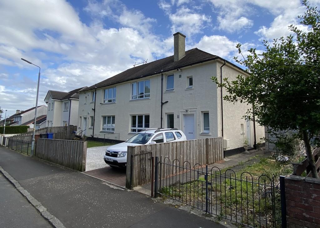 Glenhead Road, Parkhall, Clydebank G81 3RX 2 bed flat £118,000
