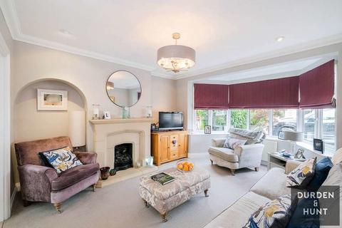 11 Churchill Close, Ongar, CM5 9BH