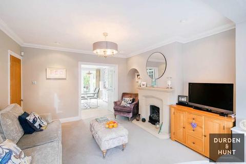 11 Churchill Close, Ongar, CM5 9BH
