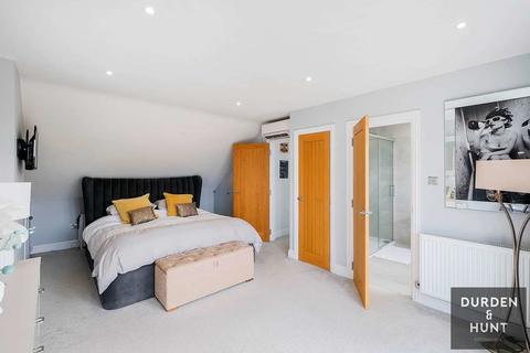 11 Churchill Close, Ongar, CM5 9BH