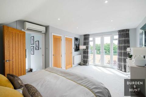 11 Churchill Close, Ongar, CM5 9BH