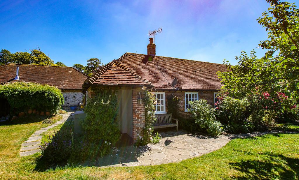 Halnaker near Goodwood 3 bed barn conversion £1,750 pcm (£404 pw)