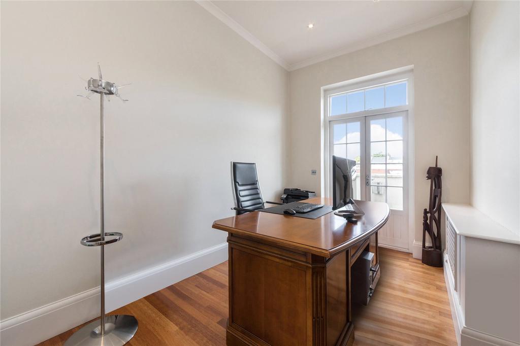 Bedroom 2/Office