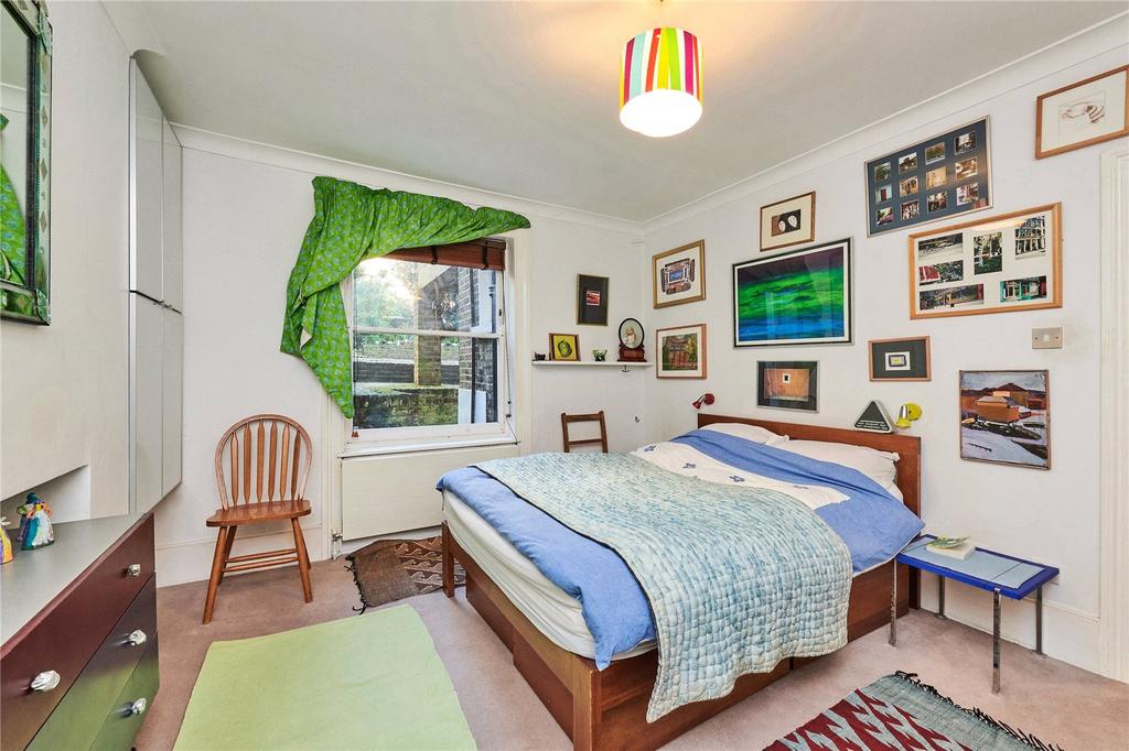 Lawford Road, Kentish Town, London 2 bed flat £2,817 pcm (£650 pw)