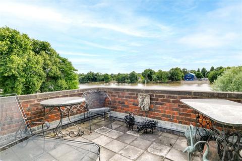 5 bedroom end of terrace house for sale, Chiswick Quay, London