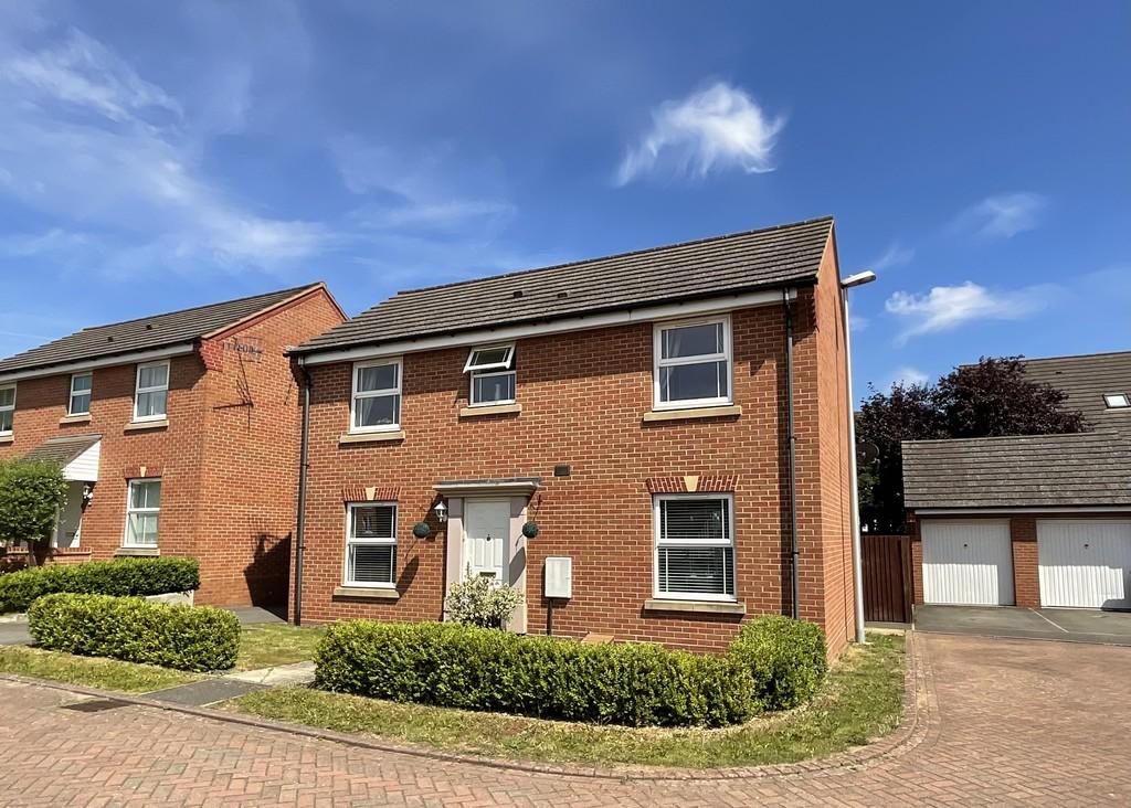 Croft Avenue, Rugby, CV21 1AD 3 bed detached house £300,000