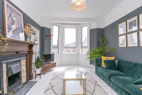 16/5 Hermitage Park, Edinburgh, EH6 8HB