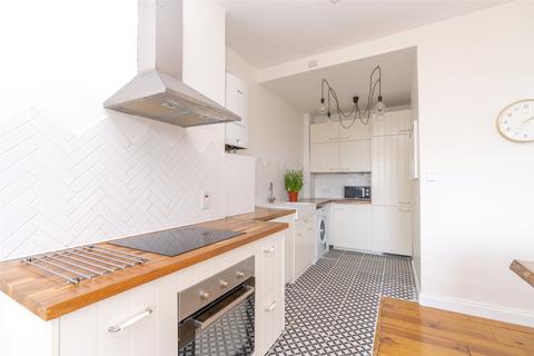 16/5 Hermitage Park, Edinburgh, EH6 8HB