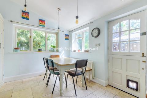 7 Dallinger Road, London, SE12 0TJ