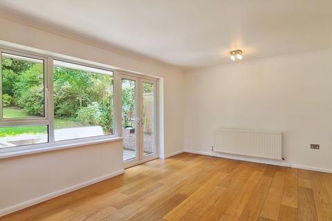 3 bedroom semi-detached house to rent, The Avenue, Haslemere