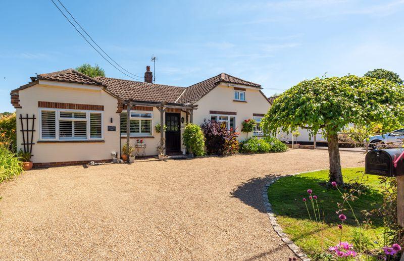 Green Lane, Ockham 3 bed detached bungalow for sale £950,000