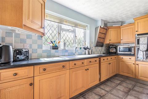 6 Chestnut Leys, Steeple Claydon, Buckingham, MK18 2RR