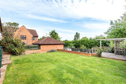 6 Chestnut Leys, Steeple Claydon, Buckingham, MK18 2RR