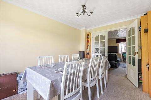 6 Chestnut Leys, Steeple Claydon, Buckingham, MK18 2RR