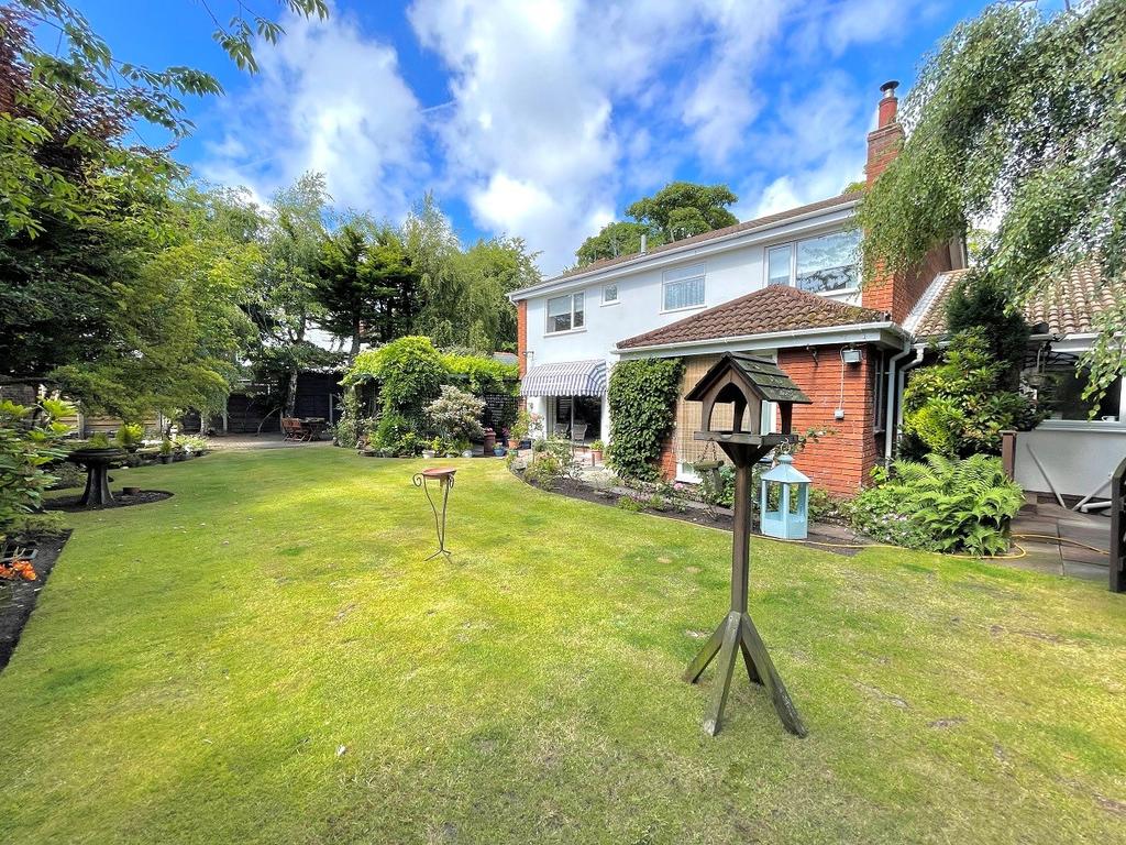 Gores Lane, Formby, Liverpool, L37 4 bed detached house £650,000