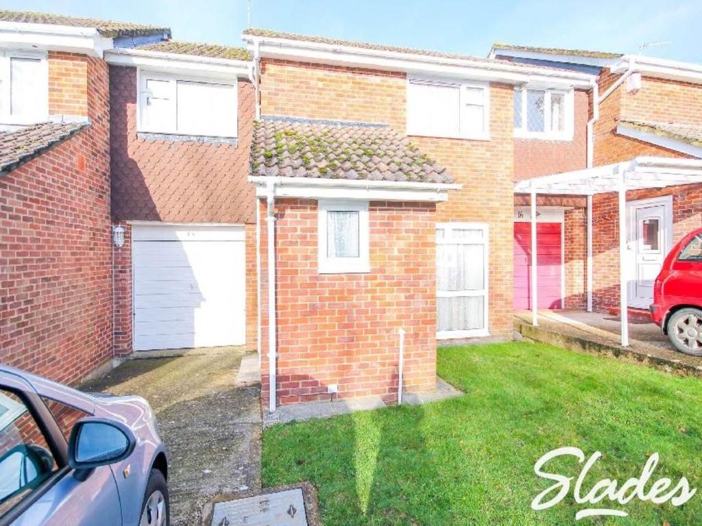 Cedar Place, Bransgore, Dorset 3 bed terraced house £1,295 pcm (£299 pw)