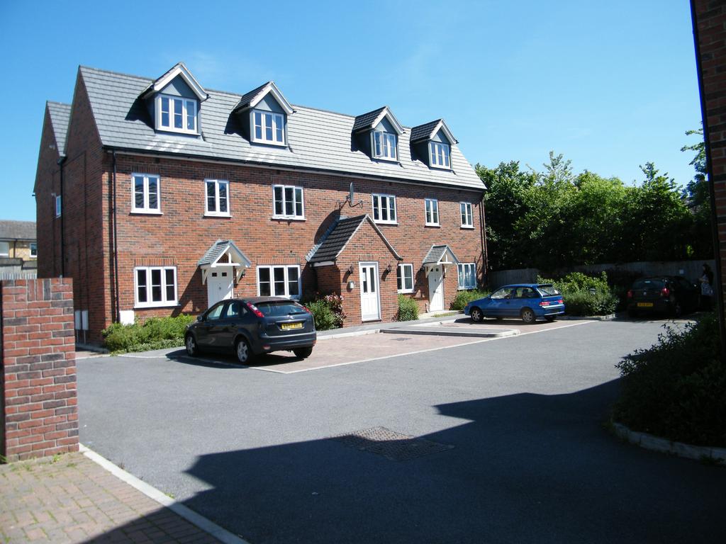 Ilminster Road, Taunton TA1 2 bed flat £800 pcm (£185 pw)