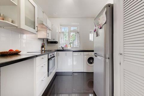 Flat 18, Rollo Court Strasburg Road, London, SW11 5HL