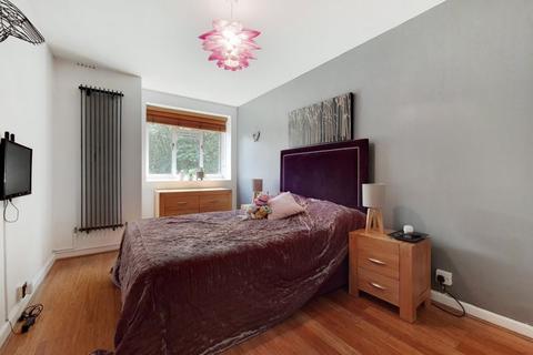 Flat 18, Rollo Court Strasburg Road, London, SW11 5HL